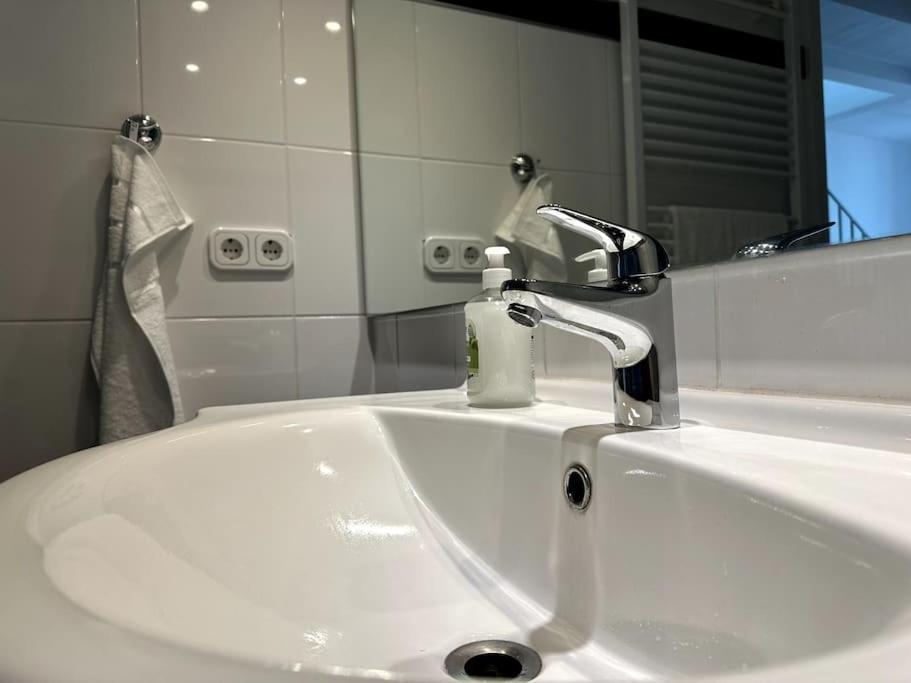 Appartement 210 M2 Loft Mit Terasse 2b 3r Kreuzberg *